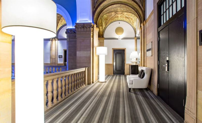 Modern Loop Hotel with Wired Meeting Rooms and Grand Ballroom