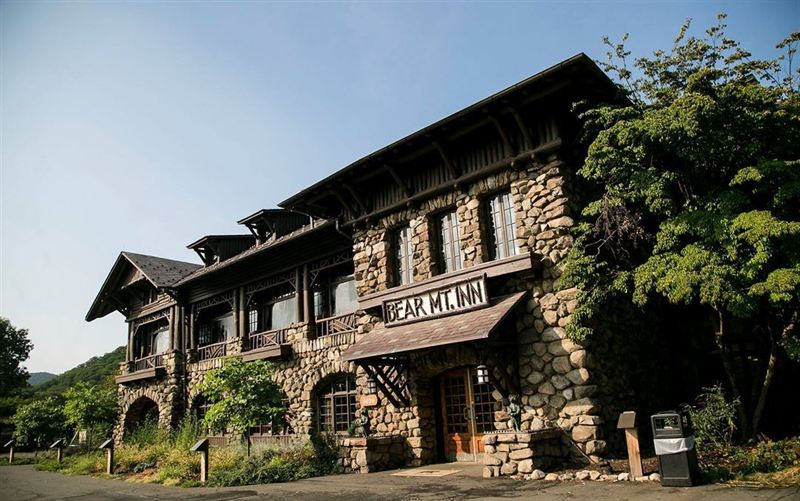Historic Bear Mountain Inn With Lake, Lodge and Ballroom Views