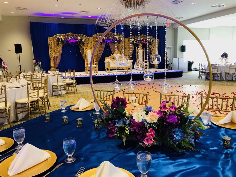 Grand West Palm Ballroom with Stage and Large-capacity Floor Plan