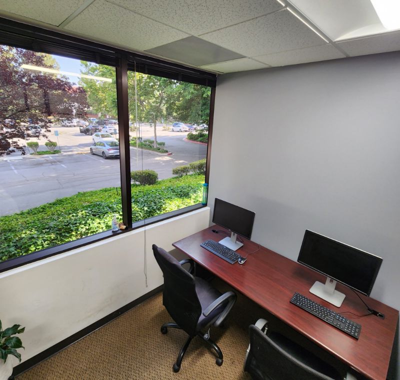Professional Meeting Space With Kitchen Access