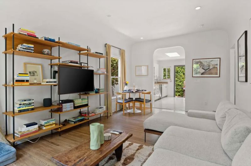 Private Hollywood Home with Patio, Bbq and Indoor Outdoor Flow