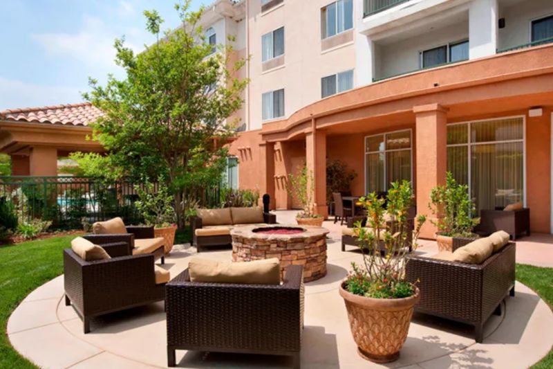 Simi Valley Hotel Venue With Pool