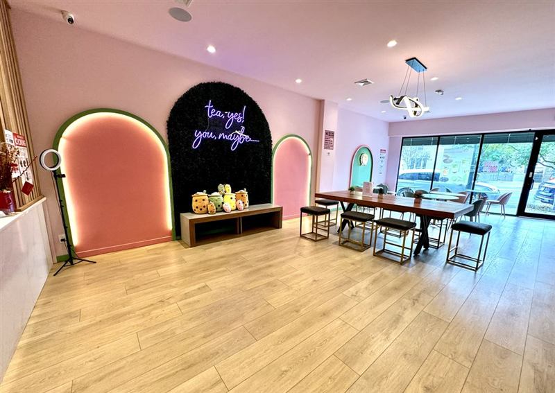 Williston Park Tea Shop Venue With Catering, DJ and Photo-Friendly Design