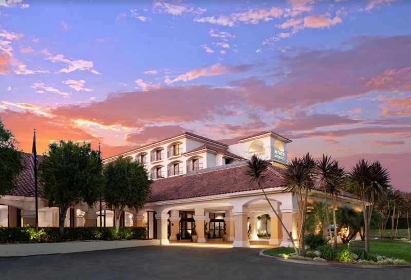 Ballroom Venue with Waterfalls and Lawns