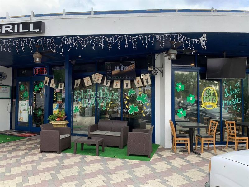 Spacious Irish Pub with Multiple Bars, Patio and Entertainment Areas