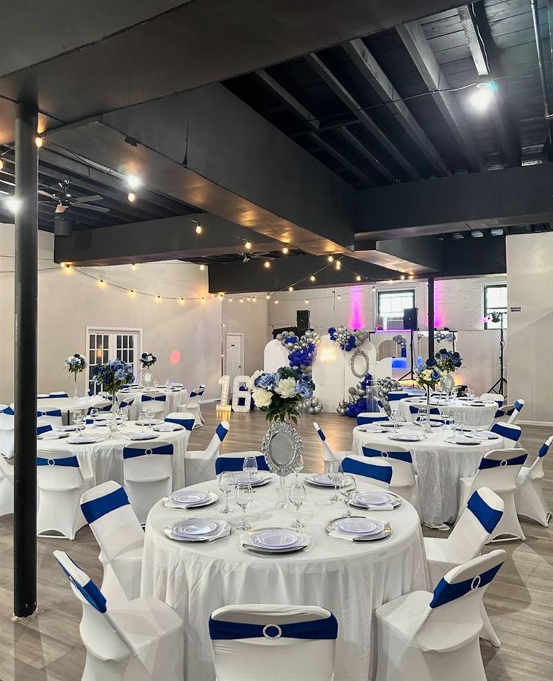 Albany Dance and Event Venue With Stage, Bar and Open Floor