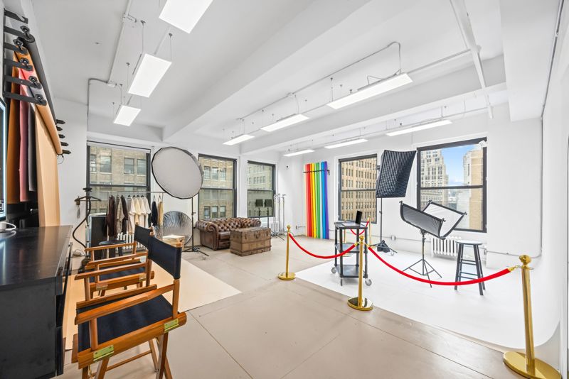 Manhattan Photo Studio with Cyc Wall Near Penn Station