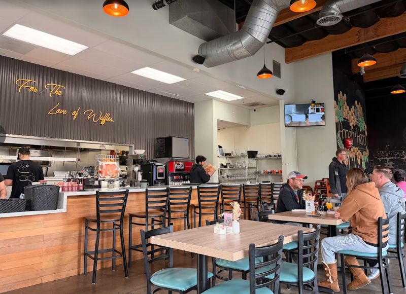 Bright Restaurant With Patio and Bar