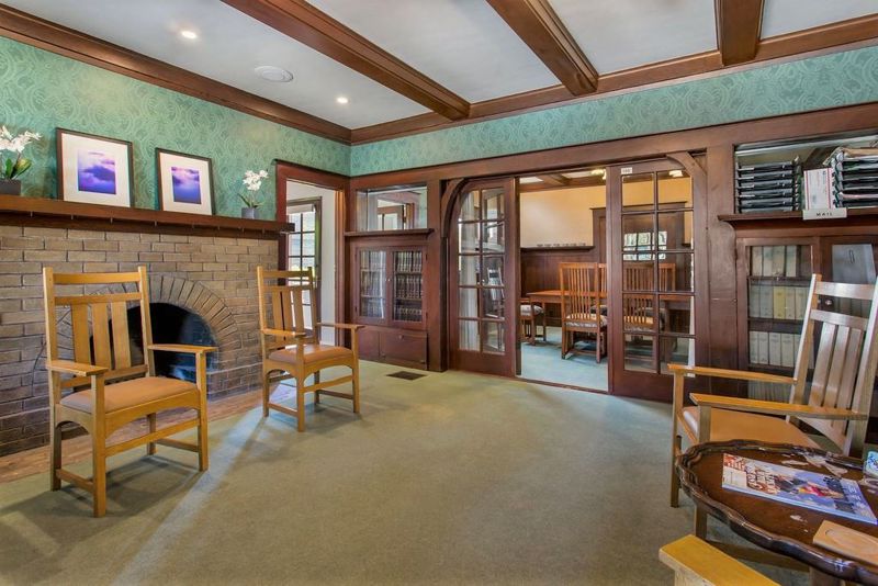 Craftsman Meeting Rooms with Natural Light, Wi-fi, and Small-group Flexibility