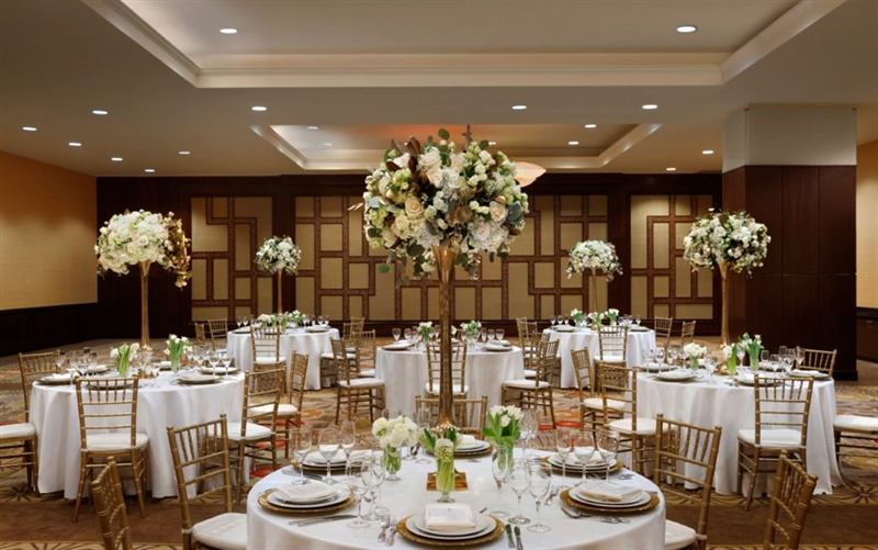 Embassy Suites by Hilton Los Angeles - Glendale hotels & resorts / meeting spaces in Glendale, CA photo