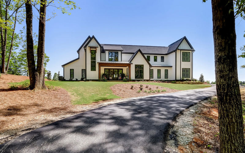 Mountain-View Hotel Meeting Venue With Guest Rooms and Practical Amenities in Dahlonega, GA
