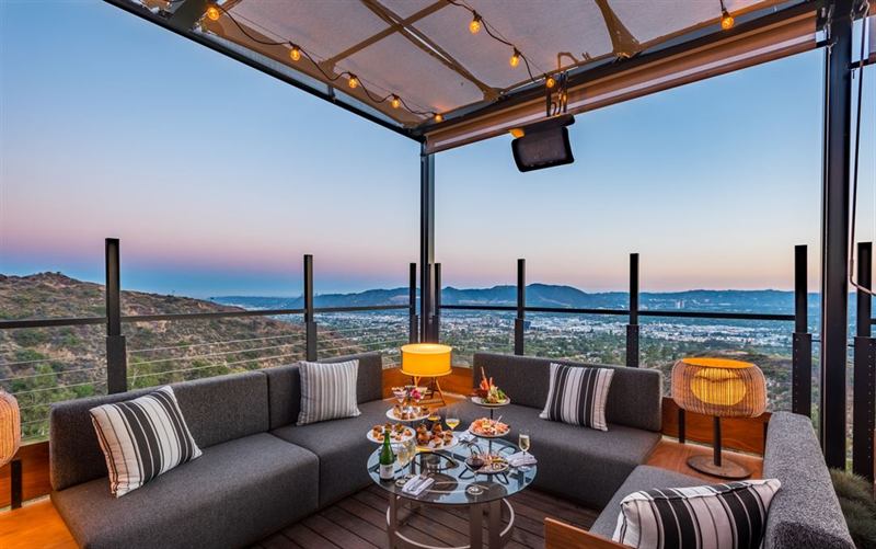 The Castaway Restaurant private event venue in Burbank, CA photo