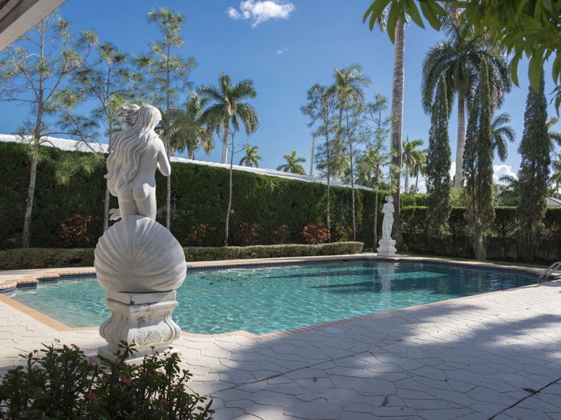 Historic Hollywood Mansion with Pool and Garden Event Grounds