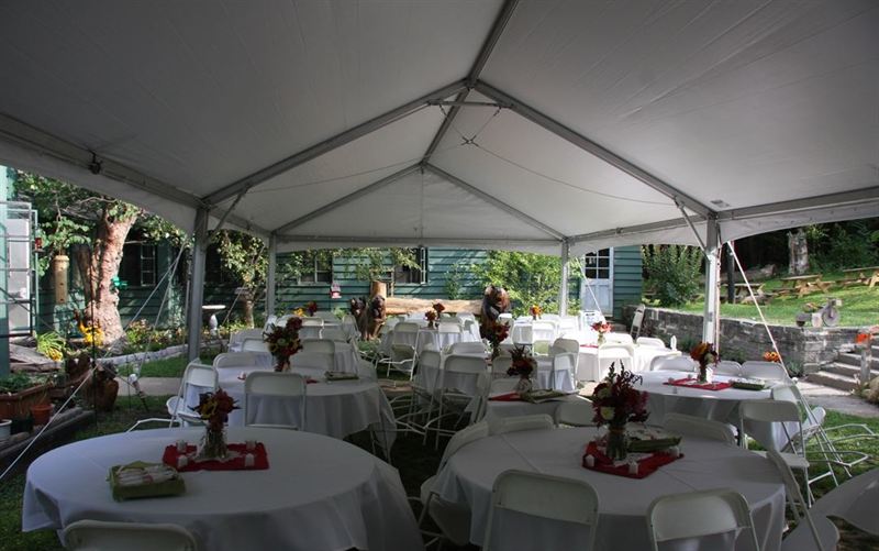 Woodland Lodge With Waterfalls, Trails and Garden Ceremony Spaces