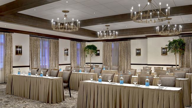 Lake Forest English-Style Inn Event Rooms With Dining and Guest Lodging