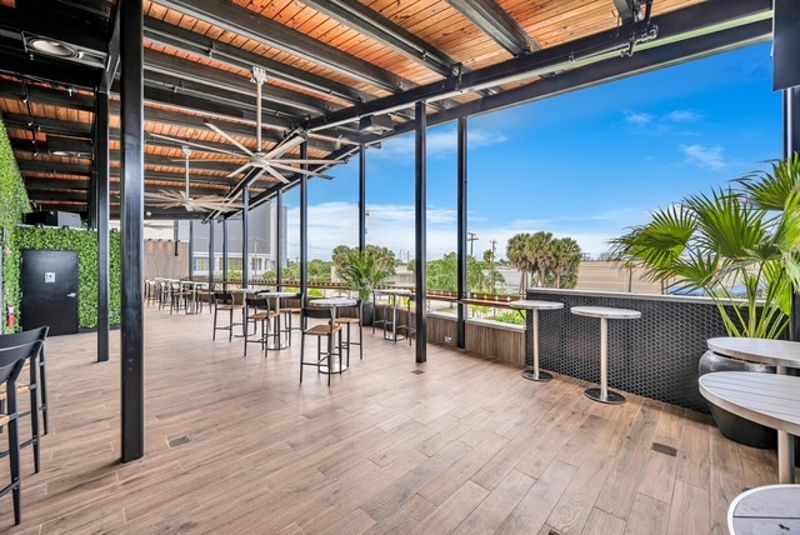 Indoor-outdoor Fort Lauderdale Event Venue with Rooftop and Commercial Kitchen