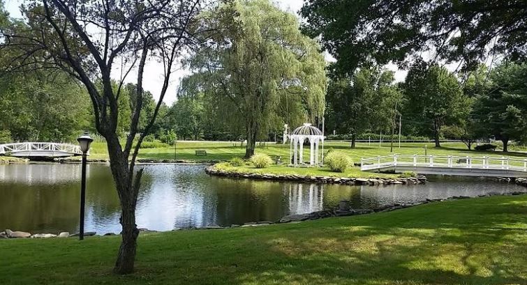 Historic New Windsor Estate With Gardens and Two Ballrooms