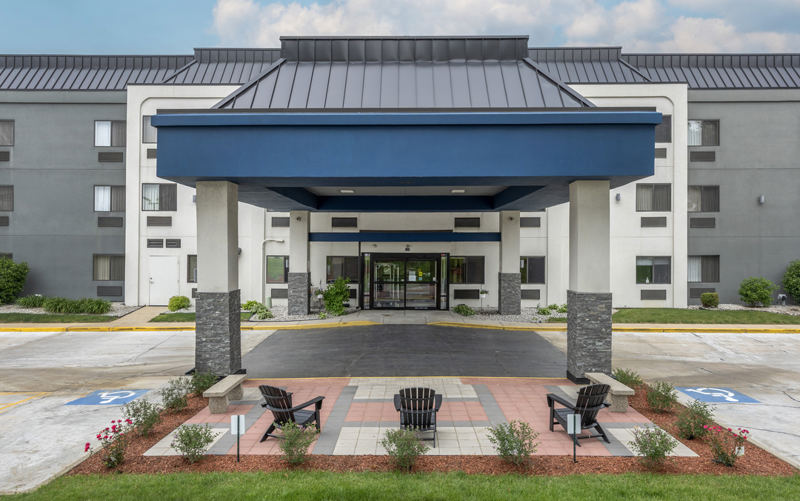 Bolingbrook Hotel Meeting Space for Corporate Events and Workshops