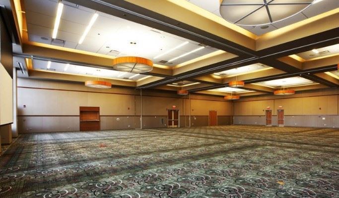 Tinley Park Hotel Event Venue With AV Support for Weddings and Company Events