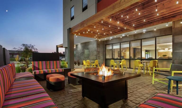 Normal All-Suite Hotel Venue for Meetings, Celebrations and Group Events