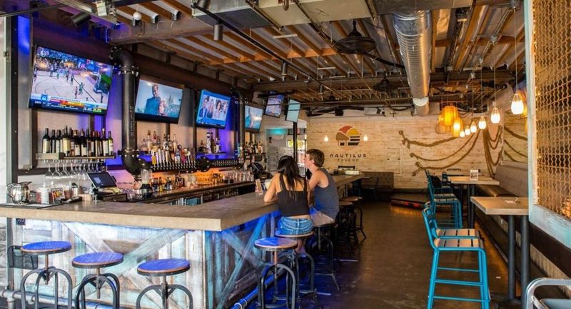 Windansea-area Tavern with Patio for La Jolla Events