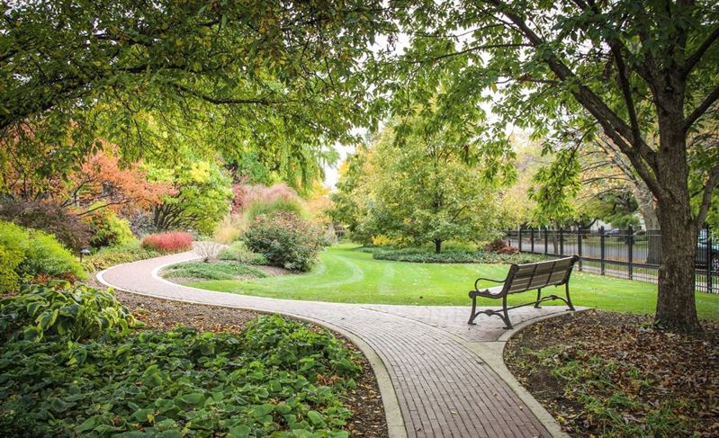 Historic Oak Park Mansion with Gardens for Weddings and Gatherings