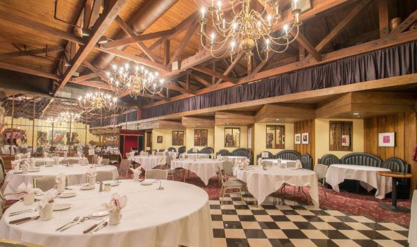 Classic Supper Club with Chandeliers for Weddings and Banquet Dinners