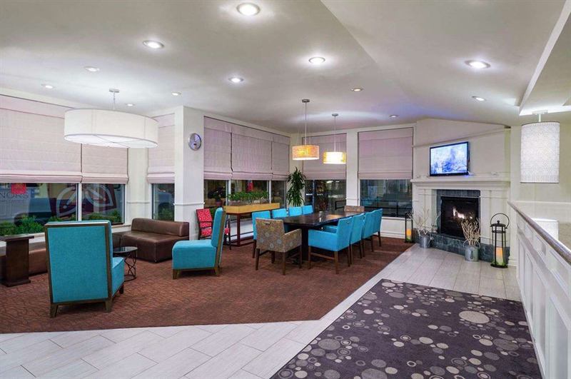 JFK Airport Hotel Meeting Venue With Flexible Room, Restaurant and Complimentary Shuttle