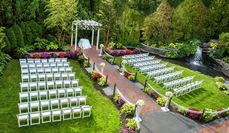 Woodbury Event Estate With Gardens, Courtyards and Reception Rooms