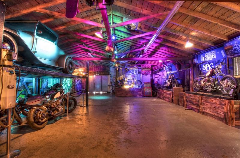 Industrial Art and Live Music Venue in El Segundo