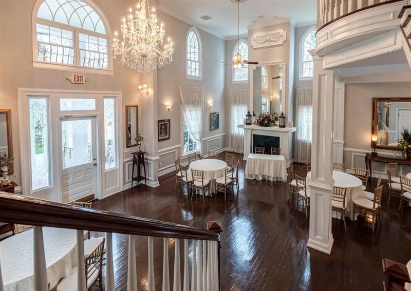 Inviting Estate Venue With Refined Interiors and Outdoor Celebration Space in Acworth, GA