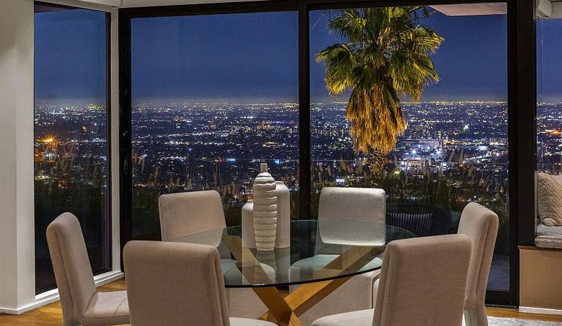 Hillside View Estate with Spa, High Ceilings and Panoramic City Vistas