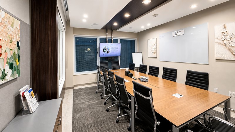 Madison Avenue 3rd Floor Meeting Room Meeting Space for 14 Guests