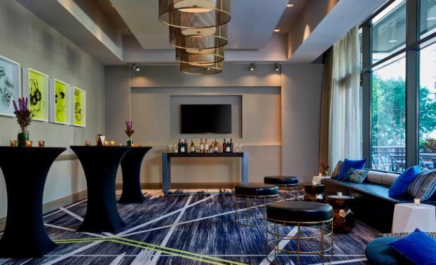 Midtown Hotel With Ballrooms, Meeting Rooms, Restaurant and Skyline Views