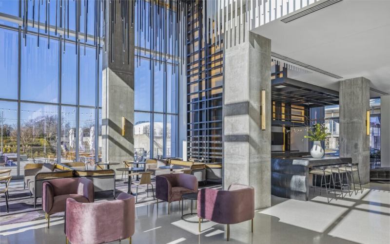 Downtown Convention Hotel With Major Ballrooms, Pool, Spa and Multiple Restaurants
