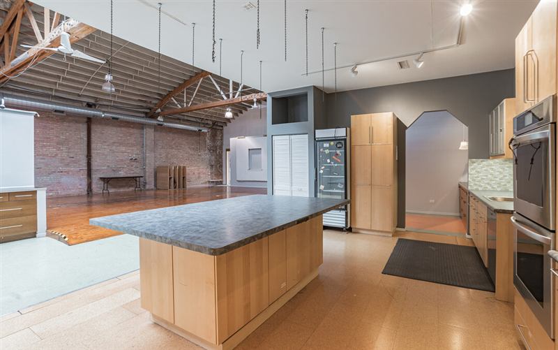 Industrial Pilsen Loft for Events, Pop-Ups and Creative Productions