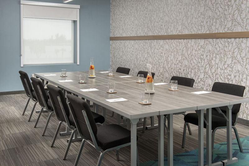 Small Doral Hotel Meeting Room with Shuttle, Wifi and Pool Access