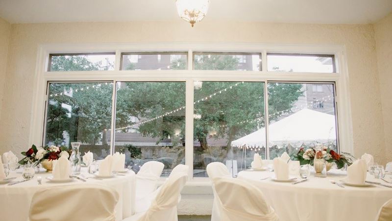 Historic Edgewater Mansion with Intimate Rooms and Private Grounds