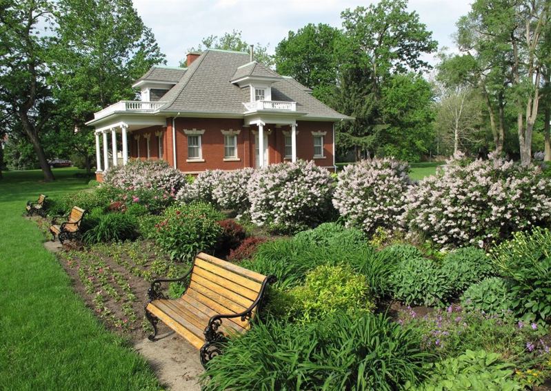 DeKalb Arts Venue With Gallery Character for Receptions, Meetings and Photo Sessions