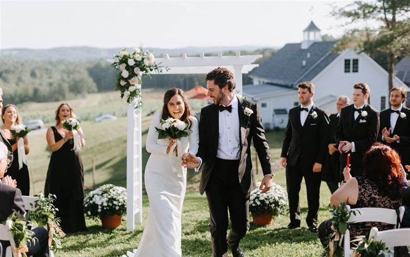 Hudson Valley Vineyard With Clubhouse, Porch and Panoramic Views