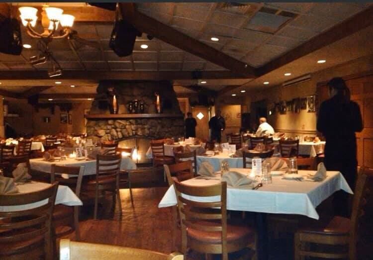 Classic Italian Banquet Dining for Family Parties and Group Events
