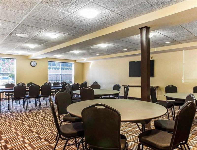Comfort Inn & Suites hotel / meeting venue in Smyrna, GA photo