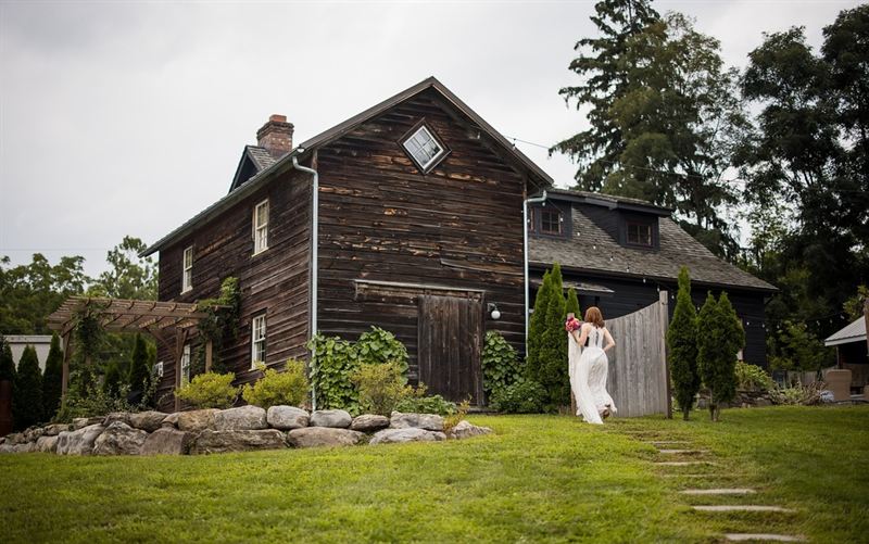 Historic West Coxsackie Barn With Creek, Pavilion and Lodging