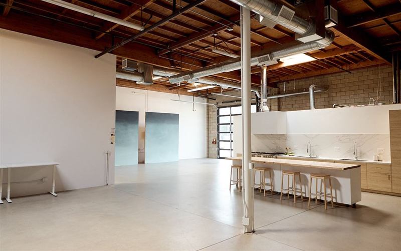 Bright Frogtown Studio with Chef Kitchen, High Ceilings and Gated Parking