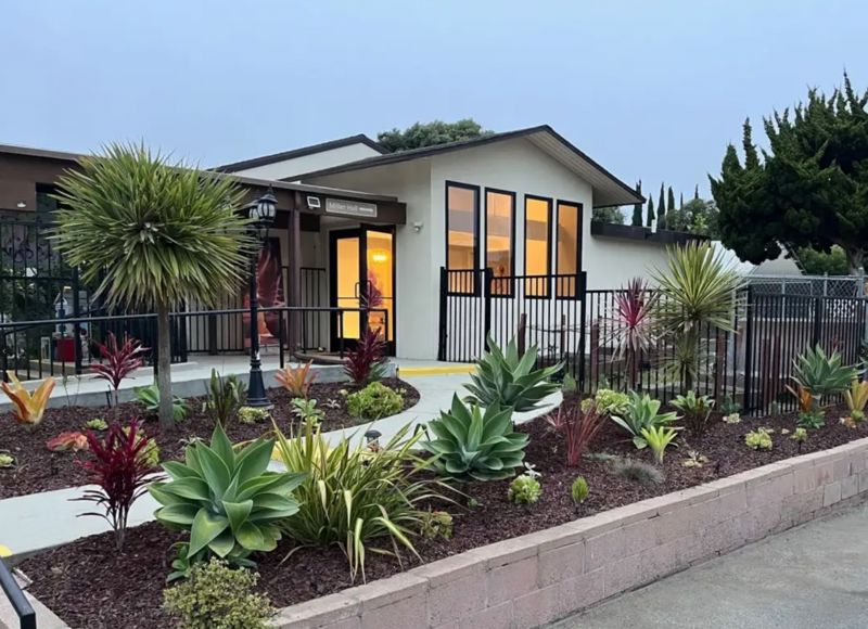 Bright Community Hall with Remodeled Kitchen, Seating for 75