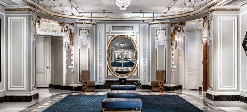 Historic Michigan Avenue Hotel with Beaux-Arts Ballroom and Meeting Rooms