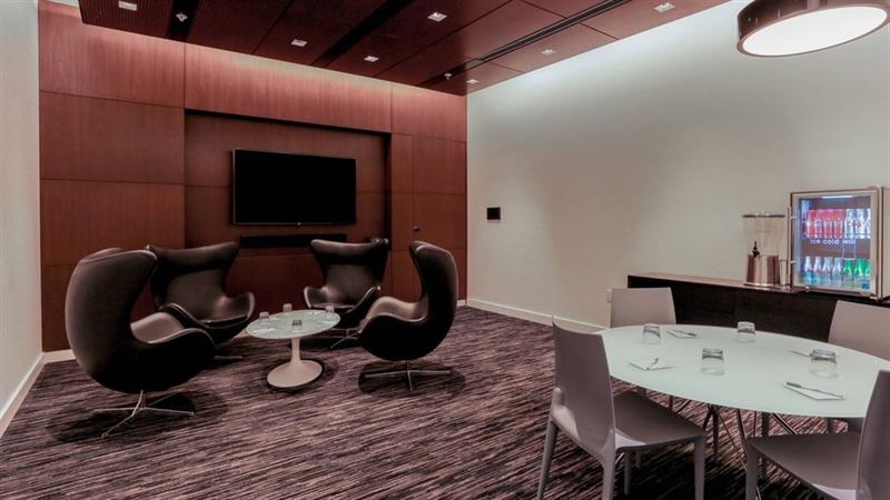 Long Island City Hotel Meeting Venue With Flexible Rooms and Manhattan Views