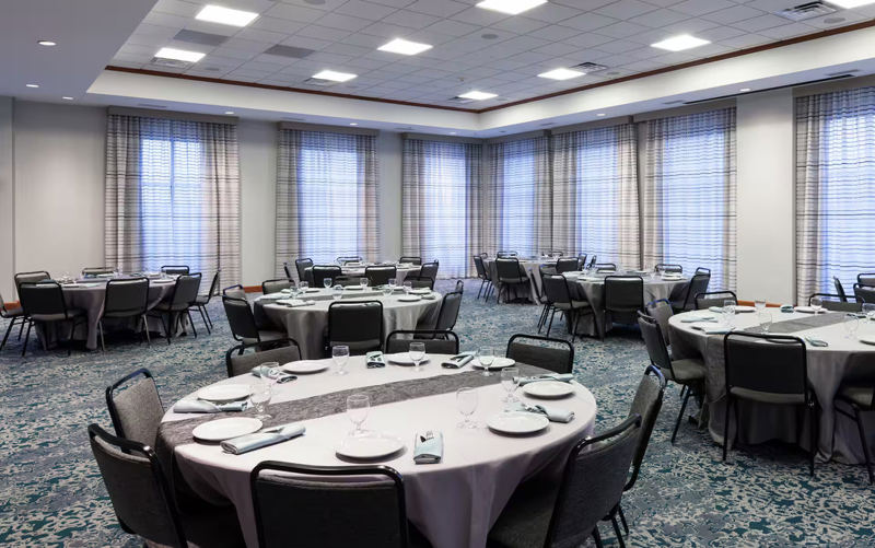Lake Forest Hotel Event Venue With Bar Service for Meetings and Company Events
