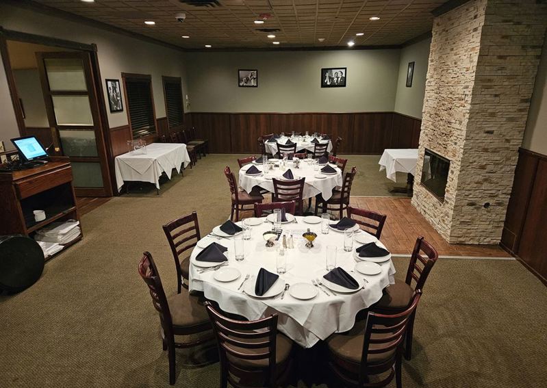 Oak Lawn Restaurant With Private Dining Rooms for Weddings and Events