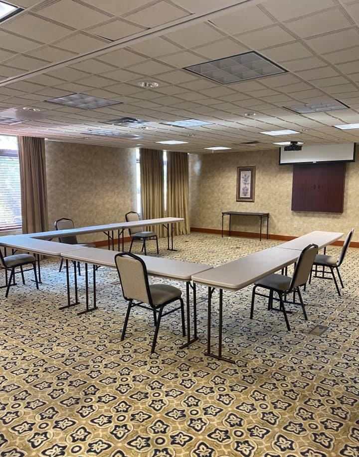 Peoria Hotel Meeting Space With Overnight Rooms and Group Amenities